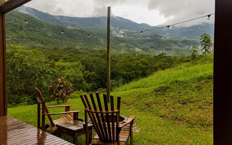 Área externa com fogo de chão e vista para o Canyon.