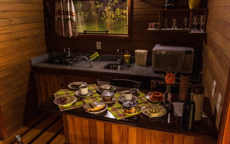 Cozinha completa com café da manhã incluso.