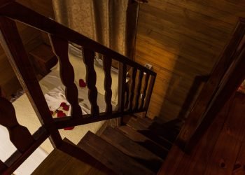 Mezanino com duas camas.