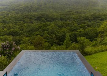 piscina aquecida com borda infinita 01.